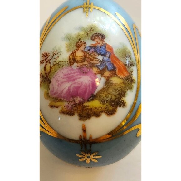 Vintage Limoges France Blue Porcelain Egg Trinket Box Courting Lovers - Picture 4 of 5